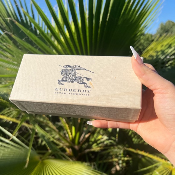 LOWEST PRICE BURBERRY - Picture 8 of 13